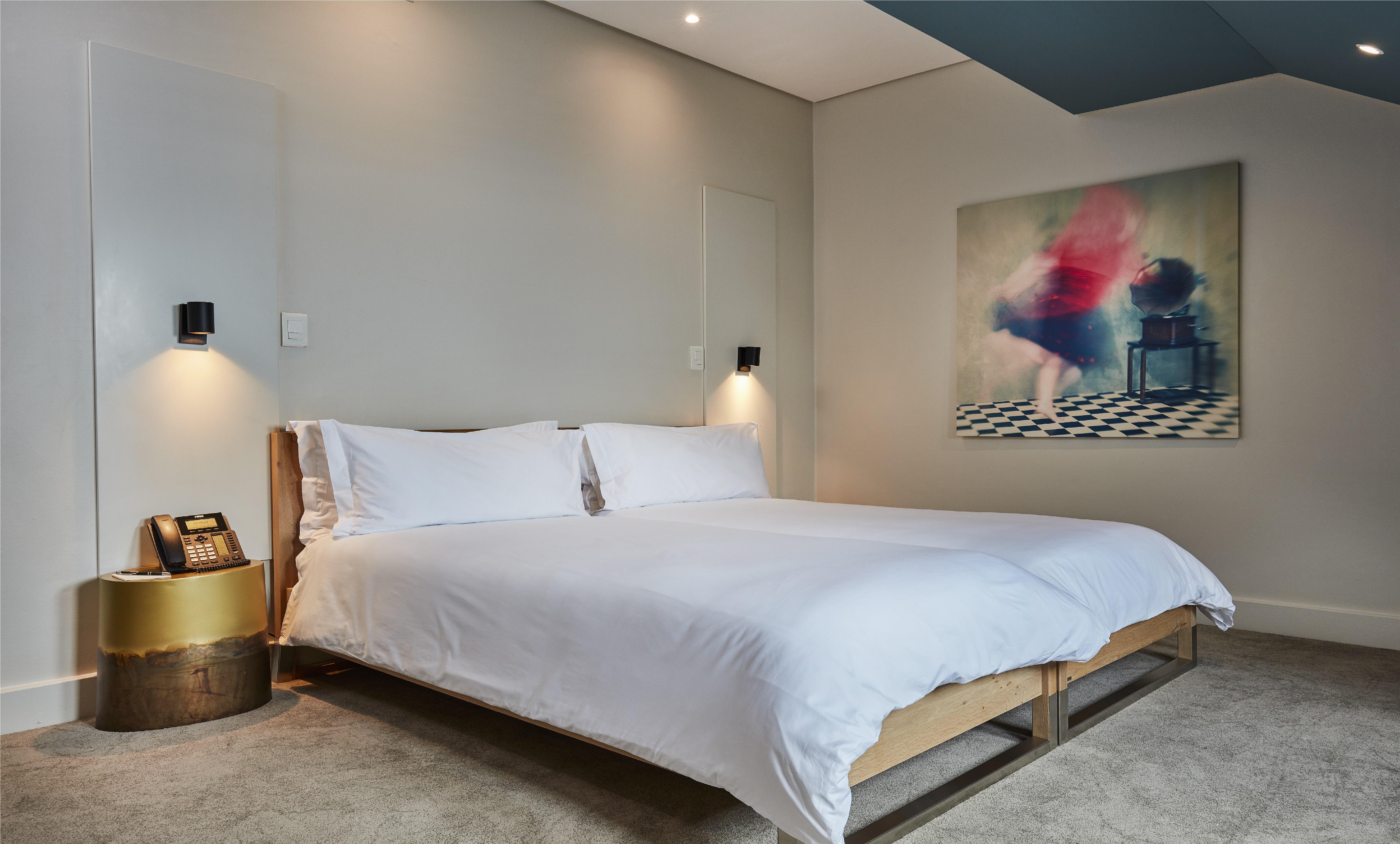Victoria & Alfred By Newmark